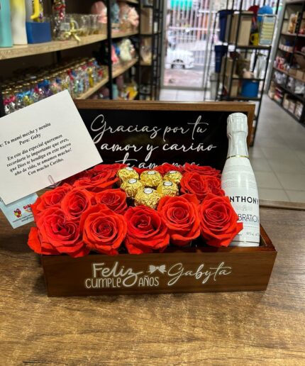 Caja de madera con rosas en color rojo y deliciosos chocolates acompañado de un refrescante Vino Espumante HENKELL.