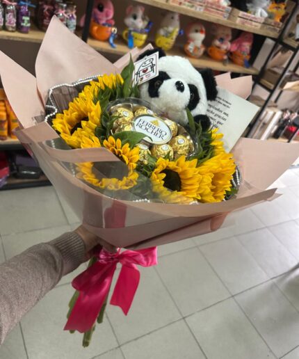 Oso con girasoles en Quito.