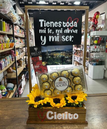 Arreglo personalizado de madera con girasoles, chocolates Ferrero Rocher y Pacari, regalo a domicilio en Quito.